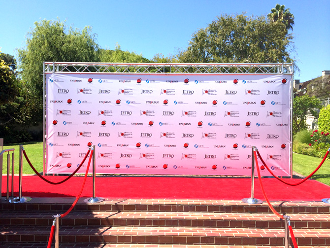 Step and repeat backdrop with truss frame 