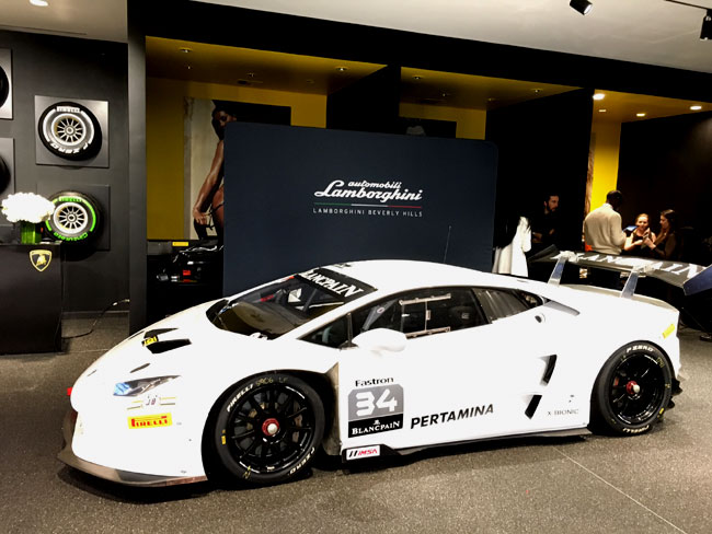 Lamborghini Aventador S showcase