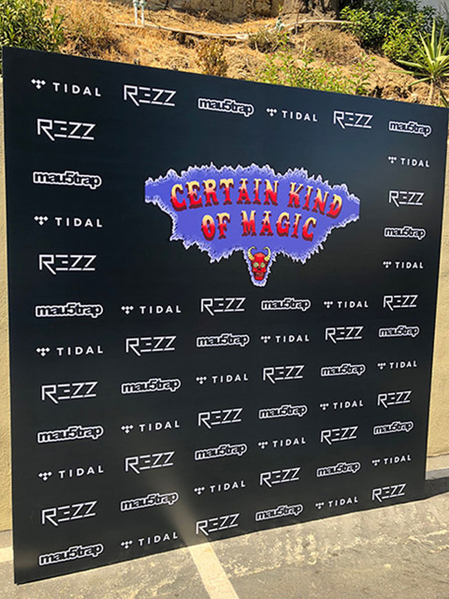 Tidal step and repeat backdrop