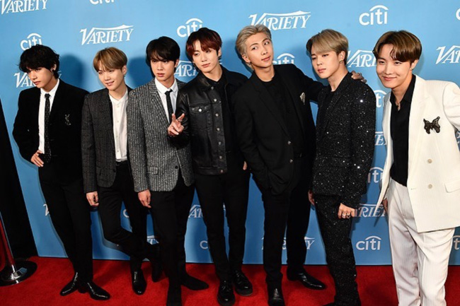 BTS posing on red carpet