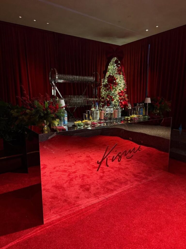 Kismi branded mirror bar